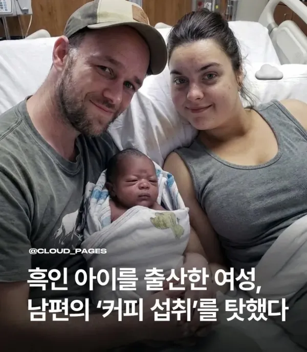 병원에서 아기와 부모의 모습