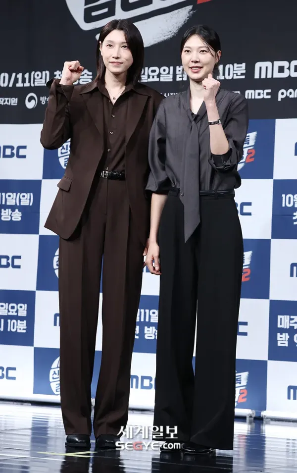 김연경과 양효진의 포즈