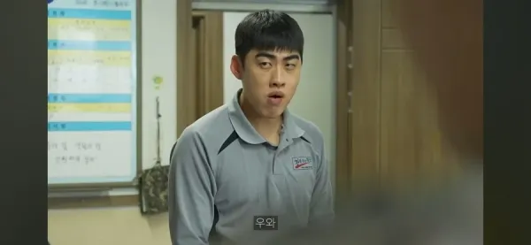 병사가 놀라운 반응을 보이는 모습