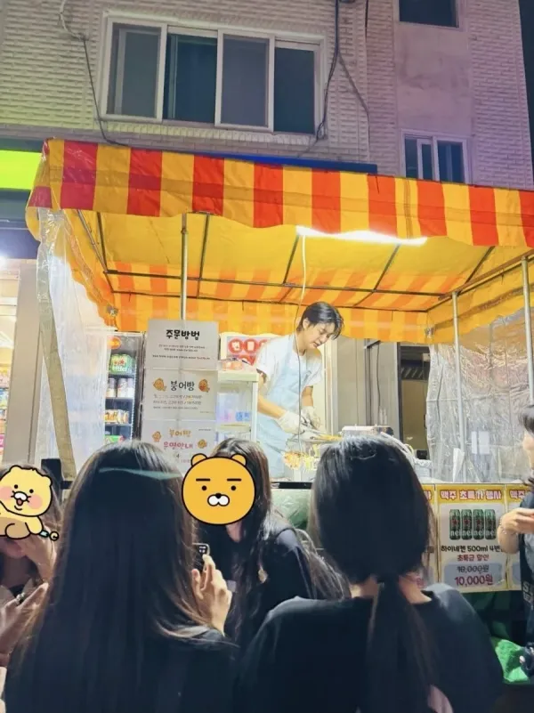 붕어빵을 만드는 청년
