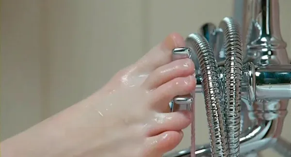 샤워 중인 발